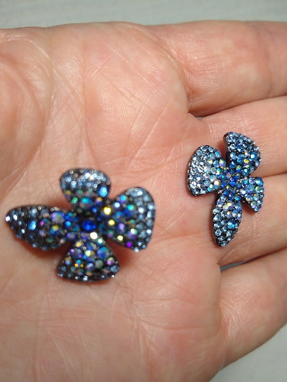 Caribbean aqua-blue crystal sparkle-twinkle flower studs